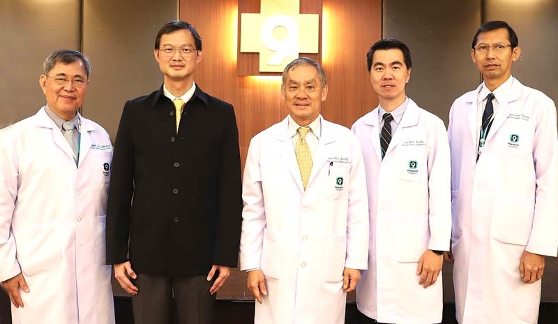 ภัยเงียบใกล้ตัว : นพ.เสถียร ภู่ประเสริฐ กก.ผอ.โรงพยาบาลพระรามเก้า 
เปิดงานเสวนาวิชาการเรื่อง “Stroke Today and Tomorrow” โดยมี รศ.นพ.ยงชัย นิละนนท์ ผู้เชี่ยวชาญด้านอายุรศาสตร์โรคหลอดเลือดสมอง และประธานศูนย์โรคหลอดเลือด
สมองศิริราช เป็นวิทยากร เพื่อถ่ายทอดและแลกเปลี่ยนประสบการณ์แนวคิดและทักษะการดูแลรักษา
ผู้ป่วยโรคหลอดเลือดสมอง (stroke)
