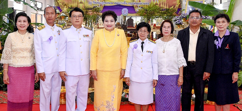 เทิดพระเกียรติ : สายสม วงศาสุลักษณ์ ประธานที่ปรึกษาชมรมจิตอาสาป้องกันเอดส์เทิดพระเกียรติฯ เป็นประธานงานเทศน์มหาชาติ เพื่อถวายเป็นพระราชกุศล ในวันคล้ายวันประสูติ พระเจ้าวรวงศ์เธอ พระองค์เจ้าโสมสวลี กรมหมื่นสุทธนารีนาถ โดยมี ดร.เจนการณ์ เพียงปราชญ์ และ เพ็ญทิพย์ มามาก ประธานชมรมจิตอาสาป้องกันเอดส์ฯ ร่วมพิธี ที่ วัดทองสุทธาราม เขตบางซื่อ