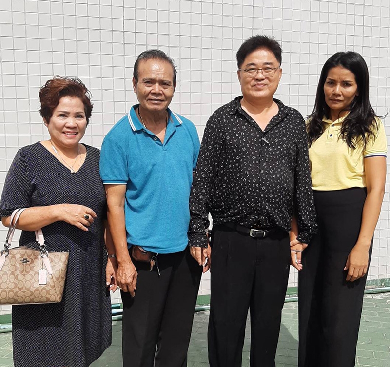 ยินดี : จักรพันธ์ วรอาคาร เลขานุการสมาคมเสริมความงามแห่งประเทศไทย และ เสริม ขำขาล อุปนายกสมาคมฯ ร่วมยินดีกับ สมใจ ทองแก้ว ในโอกาสทำบุญขึ้นบ้านใหม่ ที่ โครงการพฤกษ์วนา บ้านฟ้าปิยรมย์ คลองหก อ.ลำลูกกา จ.ปทุมธานี
