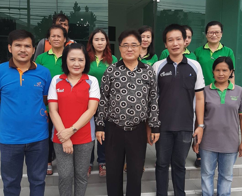 ถวายเป็นพระราชกุศล : จักรพันธ์ วรอาคาร เลขานุการสมาคมเสริมความงาม
แห่งประเทศไทย เปิดโรงทานเลี้ยงอาหารแก่ประชาชนในเขตบางขุนเทียนชายทะเล
เพื่อถวายเป็นพระราชกุศลเนื่องในโอกาสวันเฉลิมพระชนมพรรษา พระบาทสมเด็จ
พระวชิรเกล้าเจ้าอยู่หัว ที่ สมาคม แขวงแสมดำ เขตบางขุนเทียน กรุงเทพฯ

