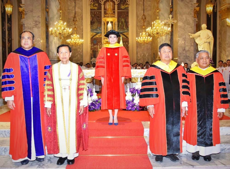 สมเด็จพระนางเจ้าสุทิดา พัชรสุธาพิมลลักษณ พระบรมราชินี เสด็จฯ ทรงเปิดงานฉลอง “50 ปีการก่อตั้งมหาวิทยาลัยอัสสัมชัญ” โดยมี ภราดา ดร.บัญชา แสงหิรัญ อธิการบดีมหาวิทยาลัยอัสสัมชัญทูลเกล้าฯ ถวายปริญญาปรัชญาดุษฎีบัณฑิตกิตติมศักดิ์ สาขาวิทยาการคอมพิวเตอร์ ณ มหาวิทยาลัยอัสสัมชัญ วิทยาเขตสุวรรณภูมิ จังหวัดสมุทรปราการ เมื่อวันเสาร์ที่ 7 ธันวาคม 2562 เวลา 16.14 น.