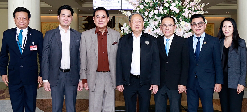 เครื่องหมายยืนยัน : สนธิรัตน์ สนธิจิรวงศ์ รมว.พลังงาน เป็นประธานในงานมอบฉลากประหยัดพลังงานประสิทธิภาพสูงให้แก่ผู้ประกอบการ 
“โครงการส่งเสริมเครื่องจักรอุปกรณ์ประสิทธิภาพสูงและวัสดุเพื่อการอนุรักษ์พลังงานโดยการติดฉลาก” จัดโดย ยงยุทธ จันทรโรทัย 
อธิบดีกรมพัฒนาพลังงานทดแทนและอนุรักษ์พลังงาน กระทรวงพลังงาน โดยมี ยุคล ชนะวัฒน์ปัญญา ที่ปรึกษา รมว.พลังงาน และ วัชระ กรรณิการ์ โฆษกกระทรวงพลังงาน ร่วมงาน พร้อมด้วย ดร.อัศวิน อิงคะกุล ประธาน มิราเคิล กรุ๊ป ต้อนรับ ที่ โรงแรมมิราเคิล แกรนด์ คอนเวนชั่น
