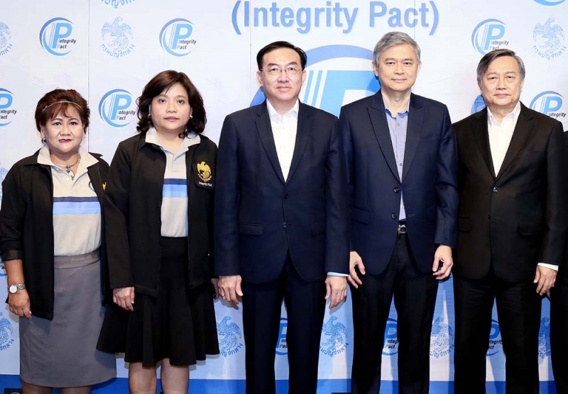เผยแพร่ผลงาน : ภูมิศักดิ์ อรัญญาเกษมสุข อธิบดีกรมบัญชีกลาง เปิดการสัมมนาเรื่อง “การประเมินข้อตกลงคุณธรรม” โดยมี ภัทรพร วรทรัพย์ รองอธิบดีกรมบัญชีกลาง และ ดร.มานะ นิมิตรมงคล เลขาธิการองค์กรต่อต้านคอร์รัปชัน (ประเทศไทย) ร่วมงาน ที่ โรงแรมมิราเคิล แกรนด์ คอนเวนชั่น