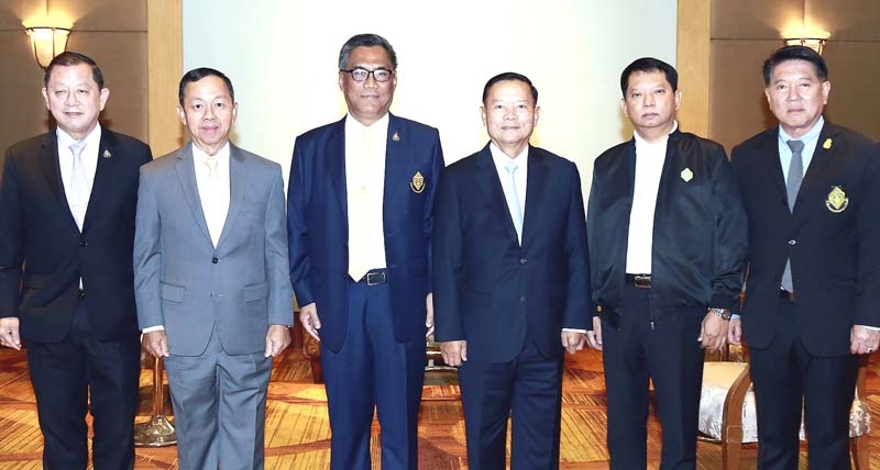 องค์กรอิสระ : อิทธิพร บุญประคอง ประธานคณะกรรมการการเลือกตั้ง (กกต.) จัดการประชุมองค์กรอิสระตามรัฐธรรมนูญ
ครั้งที่ 1/2563 โดยมี พล.อ.วิทวัส รชตะนันทน์ ประธานผู้ตรวจการแผ่นดิน, พล.ต.อ.วัชรพล ประสารราชกิจ ประธานคณะกรรมการป้องกันและปราบปรามการทุจริตแห่งชาติ(ป.ป.ช.), พล.อ.ชนะทัพ อินทามระ ประธานกรรมการตรวจเงินแผ่นดิน
(คตง.), ดร.ฐิติเชฏฐ์ นุชนาฏ กกต.และ เลิศวิโรจน์ โกวัฒนะ กกต. ร่วมประชุม ที่ โรงแรมมิราเคิล แกรนด์ คอนเวนชั่น