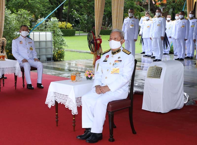 พระบาทสมเด็จพระเจ้าอยู่หัว ทรงพระกรุณาโปรดเกล้าฯ 
ให้ พล.อ.สุรยุทธ์ จุลานนท์ ประธานองคมนตรี เป็น
ประธานไปในพิธีหว่านเมล็ดพันธุ์ข้าวในแปลงนาสาธิต 
สวนจิตรลดา โดยมี นายอนันต์ สุวรรณรัตน์ ปลัดกระทรวงเกษตรและสหกรณ์ เป็นผู้หว่านเมล็ดพันธุ์ข้าว
เพื่อเป็นเมล็ดพันธุ์ข้าวสำหรับประกอบพระราชพิธี
พืชมงคลจรดพระนังคัลแรกนาขวัญ ประจำปี 2564 ณ 
บริเวณแปลงนาสาธิต สวนจิตรลดา กรุงเทพมหานคร 
เนื่องในวันพืชมงคล เมื่อวันจันทร์ที่ 11 พฤษภาคม 2563