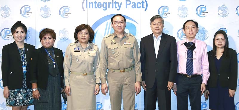 สรุปประเมินผล : ภูมิศักดิ์ อรัญญาเกษมสุข อธิบดีกรมบัญชีกลาง เปิดการสัมมนา “โครงการ
ข้อตกลงคุณธรรม (Integrity Pact)” โดยมี ภัทรพร วรทรัพย์ รองอธิบดีกรมบัญชีกลาง, ธาดา เตียประเสริฐ กรรมการองค์กรต่อต้านคอร์รัปชัน (ประเทศไทย) และ วิไลพร ทองบ่อ ผอ.กองความร่วมมือและความโปร่งใสในการจัดซื้อจัดจ้างภาครัฐ ร่วมงาน ที่ โรงแรมมิราเคิล แกรนด์ คอนเวนชั่น