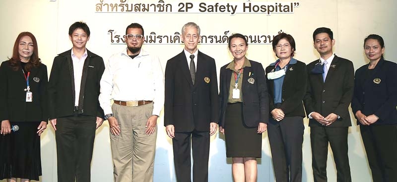 สถานพยาบาล : นพ.อนุวัฒน์ ศุภชุติกุล ผู้ทรงคุณวุฒิ สถาบันรับรองคุณภาพสถานพยาบาล เปิดการประชุมเรื่อง “เรียนรู้กลไกและวิธีการใช้เครื่องมือพัฒนาคุณภาพ สำหรับสมาชิก 2P Safety Hospital” โดยมี พญ.ปิยวรรณ ลิ้มปัญญาเลิศ รองผอ.สถาบันรับรองคุณภาพสถานพยาบาล
พร้อมผู้เชี่ยวชาญด้านสารสนเทศและคอมพิวเตอร์ ร่วมงาน ที่ โรงแรมมิราเคิล แกรนด์ คอนเวนชั่น