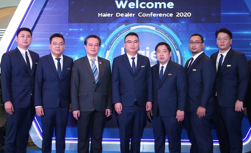 ประกาศความสำเร็จ : มร.จาง เจิ้งฮุ้ย ประธานกรรมการบริหาร และ ธเนศร์ บินอาซัน รอง ปธ.กก.บห.บริษัท ไฮเออร์ อีเล็คทริคอล
แอพพลายแอนซ์ (ประเทศไทย) จำกัด แถลงข่าวผลประกอบการของปี 2563 พร้อมรุกตลาดเครื่องใช้ไฟฟ้าสมาร์ทโฮมในปี 2564 พร้อมแผนกลยุทธ์ใหม่ “Smart Home Solution Provider, World’s Leading Ecosystem Brand” นำจุดเด่น
ด้านนวัตกรรม Family Care เข้ามาช่วยดูแลสุขภาพของทุกคนในครอบครัว ที่ ศูนย์การประชุมอิมแพ็ค เมืองทองธานี