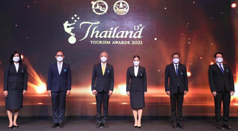 Thailand Tourism Awards 2021 : พิพัฒน์ รัชกิจประการ รมว.การท่องเที่ยวและกีฬา จัดพิธี
พระราชทานรางวัลอุตสาหกรรมท่องเที่ยวไทย ครั้งที่ 13 ประจำปี 2564 ให้แก่ ผู้ประกอบการ, องค์กร และชุมชนท้องถิ่น เพื่อยกระดับมาตรฐานสินค้าและบริการทางการท่องเที่ยว สร้างความเชื่อมั่นและประทับใจในการท่องเที่ยวรูปแบบวิถีใหม่ ปลอดภัยห่างไกลโควิด-19 ที่ พีเอ็ม สตูดิโอ

