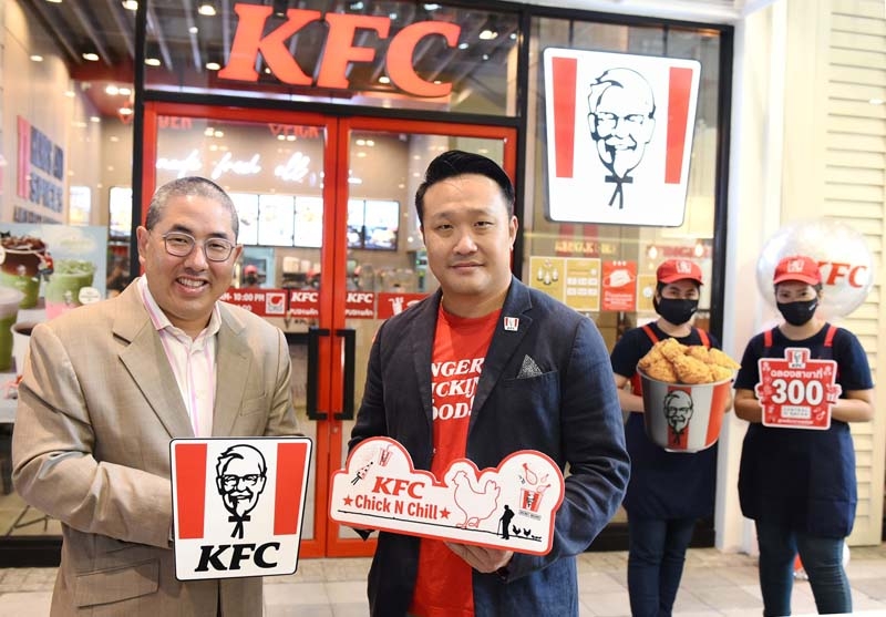 บริหารงานโดย ซีอาร์จี : อิศเรศ จิราธิวัฒน์ Head of Food and Fashion Partner
Management บมจ.เซ็นทรัลพัฒนา ร่วมยินดีกับ ปิยะพงศ์ จิตต์จำนงค์ ผช.กก.
ผจก.ใหญ่อาวุโส เคเอฟซี บจก.เซ็นทรัล เรสตอรองส์ ในโอกาสเปิดร้านเคเอฟซี
สาขาที่ 300 ในคอนเซ็ปต์ใหม่ “Chick n Chill” แห่งแรก ที่เซ็นทรัล ศรีราชา

