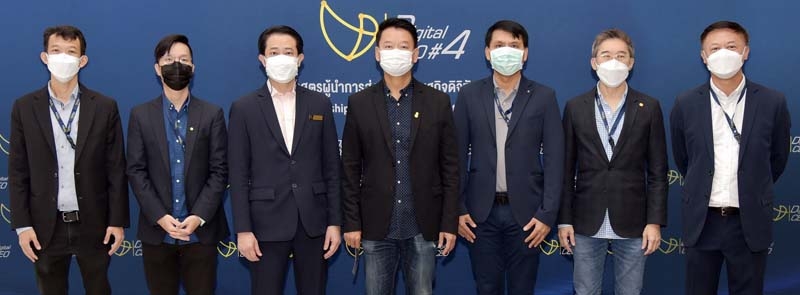 Digital CEO : อำพล อังคะพิชิต กก.ผจก.บจก.เอสซีจี เอ็กซพีเรียนซ์ ต้อนรับคณะผู้บริหารที่เข้าร่วม
อบรมหลักสูตร “ผู้นำการส่งเสริมเศรษฐกิจดิจิทัล รุ่นที่ 4” อาทิ อภิสิทธิ์ สุขสาคร และ กรธัช พิรัญเจริญ
พร้อมเยี่ยมชม SCG Home Experience CDC ศึกษาดูงาน Smart Living นวัตกรรมเทคโนโลยีดิจิทัลของเอสซีจีและการประยุกต์ใช้ ที่ เอสซีจี โฮม เอ็กซพีเรียนซ์ เลียบด่วนเอกมัย-รามอินทรา

