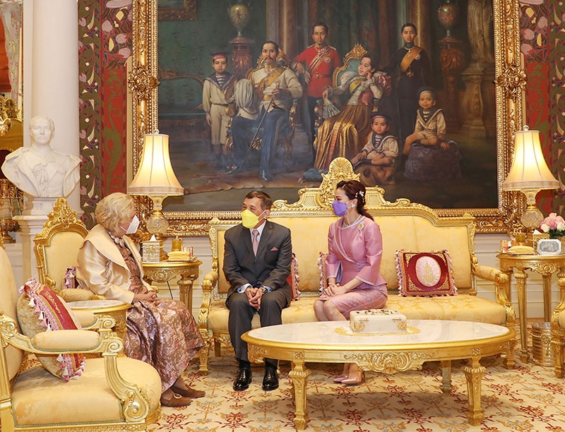 พระบาทสมเด็จพระวชิรเกล้าเจ้าอยู่หัว และ สมเด็จพระนางเจ้าสุทิดา พัชรสุธาพิมลลักษณ พระบรมราชินี
เสด็จออก ณ พระที่นั่งอัมพรสถาน พระราชวังดุสิต พระราชทานพระบรมราชวโรกาสให้ นางอีวา แฮเกอร์
(Mrs. Eva Hager) เอกอัครราชทูตสาธารณรัฐออสเตรียประจำราชอาณาจักรไทย เฝ้าทูลละอองธุลีพระบาท
กราบบังคมทูลลา ในโอกาสที่จะพ้นจากหน้าที่ เมื่อวันอังคารที่ 18 มกราคม 2565 เวลา 18.38 น.
