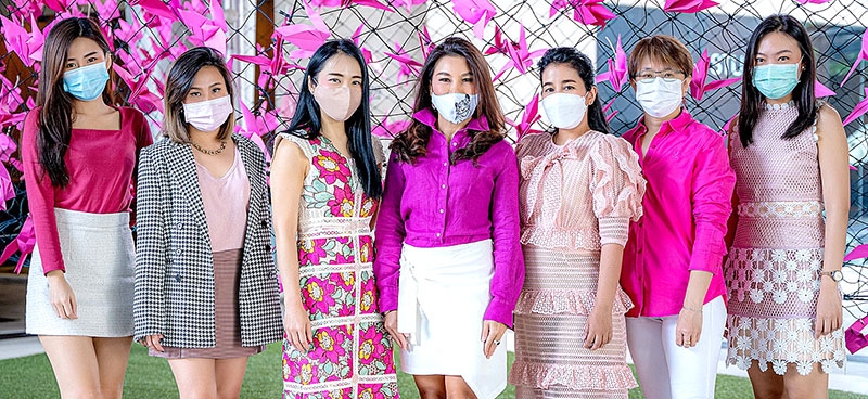 วันสตรีสากล : ศุภานวิต เอี่ยมสกุลรัตน์ ปธ.จนท.บห.บริษัท เดอะ เคอี กรุ๊ป จัดกิจกรรมรณรงค์
เพื่อผู้หญิงตลอดเดือนมีนาคม เชิญชวนผู้หญิงไทยร่วมผลักดันบทบาทในการส่งต่อแรงบันดาลใจ
ลดความเหลื่อมล้ำ และสร้างความเท่าเทียมให้กับผู้หญิง ผ่านบทบาทนักธุรกิจหญิงที่สร้างสรรค์สิ่งใหม่
คิดอย่างแตกต่าง และทำเพื่อสังคม โดยมีคณะผู้บริหารสตรีที่เป็นแบบอย่าง ร่วมงาน ที่คริสตัล ดีไซน์ เซ็นเตอร