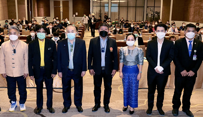 ปรับค่าจ้าง : สุเทพ อู่อ้น ปธ.กรรมาธิการการแรงงาน สนง.เลขาธิการสภาผู้แทนราษฎร
เปิดสัมมนา “การแก้ไขปัญหาค่าจ้างแรงงานให้สอดคล้องกับสถานการณ์ปัจจุบัน” โดยมี ศาสตราภิชานแล ดิลกวิทยรัตน์, รศ.ดร.กิริยา กุลกลการ และ ดร.กฤษฎา ธีระโกศลพงศ์ ร่วมงาน ที่ โรงแรมมิราเคิล แกรนด์ คอนเวนชั่น

