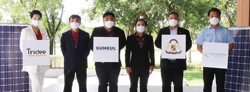 การจัดการพลังงานอย่างยั่งยืน : ดร.ประหยัด บุญคำ ผอ.ฝ่ายวิศวกรรม บมจ.เอ็ม บี เค, เกียรติศักดิ์ เกตุศิริ ผจก.ทั่วไป บจก.ริเวอร์เดล กอล์ฟ แอนด์ คันทรี คลับ และ อิสรีย์ อภิสรากุลโรจน์ ผจก.โรงแรมทินิดี โฮเต็ล แอท บางกอกกอล์ฟ คลับ ร่วมทุนกับ บมจ.กันกุลเอ็นจิเนียริ่ง ติดตั้งแผง
โซลาร์เซลล์ประหยัดพลังงาน กับกลุ่มธุรกิจกอล์ฟและธุรกิจโรงแรมและการท่องเที่ยวในเครือ เอ็ม บี เค


