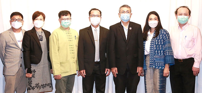 พัฒนาการศึกษา : เอกพงศ์ มุสิกะเจริญ รอง ผอ.สำนักงานบริหารเทคโนโลยีสารสนเทศเพื่อการพัฒนาการศึกษา (UniNet) เปิดการประชุม “การออกแบบระบบสำนักงานอัจฉริยะเพื่อเพิ่มขีดความสามารถการทำงาน” โดยมี ดร.สุวิทย์ บึงบัว, ดร.ศุภธิดา พรหมพยัคฆ์, ผศ.ดร.อัญชนา สุขสมจิตร, รศ.ดร.ประกอบ กรณีกิจ และ ผศ.ดร.กุลชัย กุลตวนิช ร่วมงาน ที่ โรงแรมมิราเคิล แกรนด์ คอนเวนชั่น

