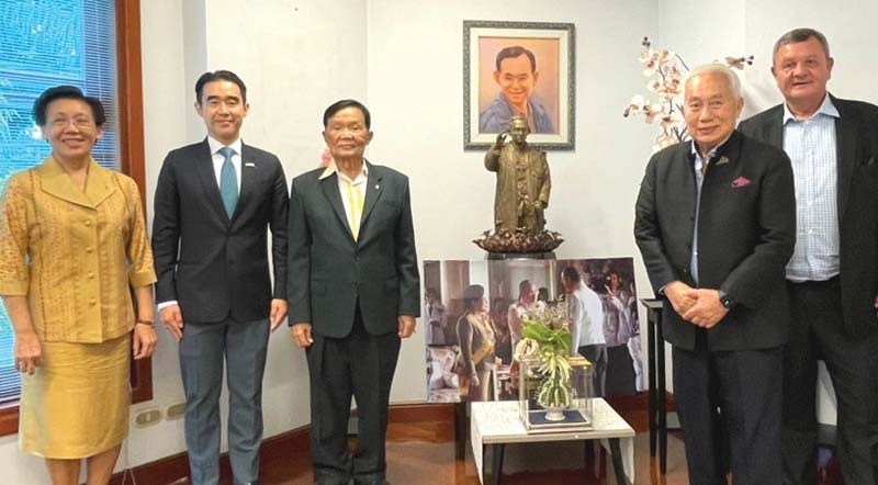 ‘เกียรติยศและปิตุภูมิ’ : ดร.ศรีภูมิ ศุขเนตร ประธานสมาคมสมาชิกเครื่องราชอิสริยาภรณ์เลยิอองดอนเนอร์
สาขาประเทศไทย และกงสุลใหญ่กิตติมศักดิ์ราชรัฐโมนาโก ร่วมจัดการประชุมคณะกรรมการและเตรียมการจัดงานประจำปีของสมาคมฯ โดยมี ดร.ศศิธารา พิชัยชาญณรงค์ เลขาธิการฯ, อัศวิน
เตชะเจริญวิกุล และ ดร.ชิงชัย หาญเจนลักษณ์ ร่วมงาน ที่สถานกงสุลราชรัฐโมนาโก ถนนสุขุมวิท 61

