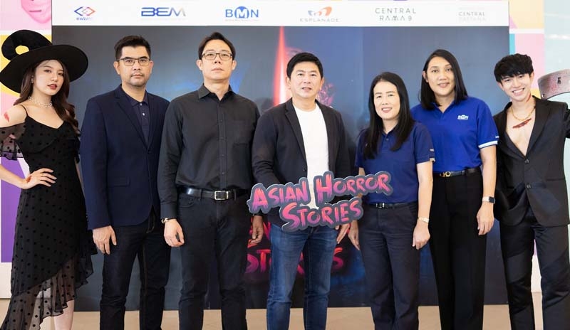 สยองขวัญเทศกาลฮาโลวีน : กันตภณ
ผาณิตรัตน์ Head of Branch
Marketing & Commercialization
บมจ.เซ็นทรัลพัฒนา และ สุวพีร์
ลือสิริพรกุล ผอ.ฝ่ายสื่อสารการตลาดและองค์กร บมจ. ทางด่วนและรถไฟฟ้ากรุงเทพ (BEM) เปิดงาน “Asian Horror Stories” เอสพลานาด รัชดา และ เซ็นทรัล พระราม 9 ชวนสัมผัสประสบการณ์หลอนข้ามสถานีรถไฟฟ้า MRT ที่ ศูนย์การค้าเอสพลานาด รัชดา