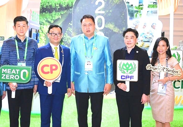 รับผิดชอบต่อสังคม : สุชาติ ชมกลิ่น รมว.แรงงาน เยี่ยมชมบูธเครือ
เจริญโภคภัณฑ์ และ บมจ.เจริญโภคภัณฑ์อาหาร (ซีพีเอฟ) ในงาน APEC 2022
แสดงศักยภาพและทิศทางการดำเนินธุรกิจอย่างยั่งยืน โดยใช้นวัตกรรมและเทคโนโลยีทันสมัย อาหารคุณภาพปลอดภัย ที่ศูนย์การประชุมแห่งชาติสิริกิติ์
