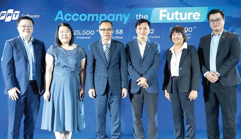ผู้ให้บริการด้านไอทีจากเวียดนาม : มร.เลวี่ เหงียน CEO, FPT Software-Greater Bay Indochina จัดงานเลี้ยงในโอกาสเปิดสำนักงานใหม่ใจกลางย่านธุรกิจในไทย เน้นกลุ่มเป้าหมายบริษัทไอทีชั้นนำระดับท็อป 30 ของประเทศไทย โดยมี ฟาน จี๊ ทัญ เอกอัครราชทูตเวียดนามฯ ร่วมงาน ที่ โรงแรมแกรนด์ ฟอร์จูน

