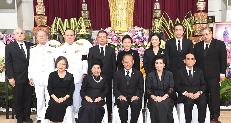 ร่วมอาลัย : พล.อ.อ.ชลิต พุกผาสุข องคมนตรี เป็นประธานในพิธีพระราชทานน้ำหลวงอาบศพ คุณหญิงสุชาดา สุจริตกุล
ถิระวัฒน์ อดีตรองประธาน มูลนิธิร่วมจิตต์น้อมเกล้าฯ เพื่อเยาวชน ในพระบรมราชินูปถัมภ์ โดยมี พชร ยุติธรรมดำรง,
วรพจน์ วิศรุตพิชญ์, เฉลิมพล ทันจิตต์, ผศ.ดร.พรทิพย์ พุกผาสุข, นิรุฒ มณีพันธ์, ศ.ดร.จตุรนต์-อดิเทพ-นนทวัฒน์ ถิระวัฒน์
ร่วมไว้อาลัย และสวดพระอภิธรรมถึงวันจันทร์ที่ 26 ธ.ค. 2565 ณ ศาลา 5 (สีห์โสภณ) วัดเทพศิรินทราวาสราชวรวิหาร

