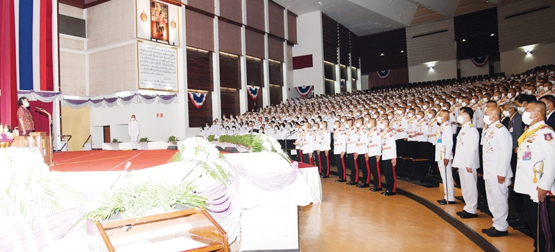 สมเด็จพระกนิษฐาธิราชเจ้า กรมสมเด็จพระเทพรัตนราชสุดาฯ สยามบรมราชกุมารี เสด็จพระราชดำเนินไปทรงเป็นประธานในพิธีไหว้ครู และพระราชทานเหรียญรางวัลการศึกษาแก่นักเรียนนายร้อย ประจำปีการศึกษา 2566 ทรงเจิมตำราเรียน เพื่อความเป็นสิริมงคลและเป็นขวัญกำลังใจแก่นักเรียนนายร้อย จากนั้น หัวหน้านักเรียนนายร้อย นำนักเรียนนายร้อย จำนวน 1,391 นาย สวดมนต์ ไหว้พระ และไหว้ครูโดยพร้อมเพรียงกัน โอกาสนี้ พระราชทานพระราโชวาทแก่นักเรียนนายร้อย เพื่อเป็นแนวทางในการศึกษา และการดำเนินชีวิตด้วย ณ หอประชุม โรงเรียนนายร้อยพระจุลจอมเกล้า อำเภอเมืองนครนายก จังหวัดนครนายก

