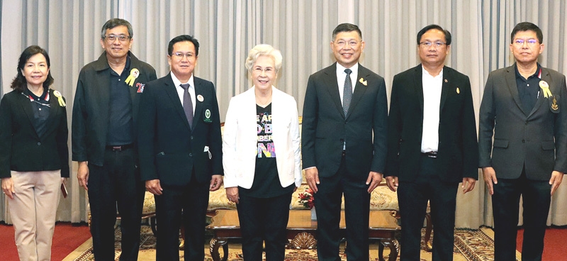 “เป็นหนึ่งโดยไม่พึ่งยาเสพติด” : ขจิต ชัชวานิชย์ ปลัดกรุงเทพมหานคร เป็นประธานมอบรางวัลพระราชทาน “การประกวดผลงานเขตและชมรม TO BE NUMBER ONE ในชุมชนกรุงเทพมหานคร ประจำปี 2566” โดยมี ม.ล.ยุพดี ศิริวรรณ ที่ปรึกษาโครงการฯ, นพ.จุมภฏ พรมสีดา รองอธิบดีกรมสุขภาพจิต และ นพ.สุนทร สุนทรชาติ ผอ.สำนักอนามัย ร่วมงาน ที่ โรงแรมดิ เอมเมอรัลด์