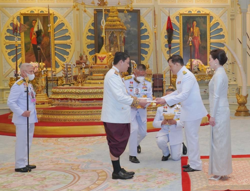 พระบาทสมเด็จพระเจ้าอยู่หัว และ สมเด็จพระนางเจ้าฯ พระบรมราชินี เสด็จออก ณ พระที่นั่งอัมพรสถาน พระราชวัง
ดุสิต พระราชทานพระบรมราชวโรกาสให้ นายฮุน ซาเรือน (Mr.Hun Saroeun) ซึ่งเคยดำรงตำแหน่งเป็นผู้ช่วยรัฐมนตรีว่าการกระทรวงการต่างประเทศ ราชอาณาจักรกัมพูชา เฝ้าทูลละอองธุลีพระบาท ถวายพระราชสาส์นตราตั้ง เป็นเอกอัครราชทูตวิสามัญราชอาณาจักรกัมพูชาประจำราชอาณาจักรไทย เมื่อวันพุธที่ 21 มิถุนายน 2566 เวลา 17.29 น.

