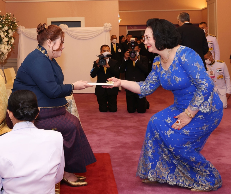 พระเจ้าวรวงศ์เธอ พระองค์เจ้าสิริภาจุฑาภรณ์ เสด็จไปทอดพระเนตรการแสดงคอนเสิร์ตทัพฟ้าคู่ไทยเพื่อ “ชัยพัฒนา” ครั้งที่ 14 ซึ่งกองทัพอากาศจัดขึ้นเป็นประจำทุกปี เพื่อนำรายได้ทั้งหมดโดยไม่หักค่าใช้จ่าย สนับสนุนการดำเนินงานของมูลนิธิชัยพัฒนา โอกาสนี้ ประทานพระโอกาสให้ คุณหญิงปัทมา ลีสวัสดิ์ตระกูล ผู้ให้การสนับสนุนการจัดคอนเสิร์ตฯ เฝ้ารับประทานของที่ระลึก ณ หอประชุมใหญ่ ศูนย์วัฒนธรรมแห่งประเทศไทย กรุงเทพมหานคร เมื่อวันพุธที่ 5 กรกฎาคม 2566

