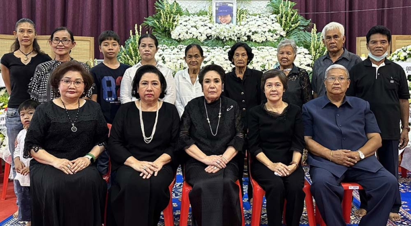 บำเพ็ญกุศล : สุมนา อภินรเศรษฐ์ รองประธานวัดป่าสิริวัฒนาวิสุทธิ์ ในสมเด็จพระเจ้าพี่นางเธอ เจ้าฟ้า
กัลยาณิวัฒนา กรมหลวงนราธิวาสราชนครินทร์ เป็นเจ้าภาพสวดพระอภิธรรมศพ ชะวิน ภาสุระ ที่ปรึกษา
ฝ่ายข่าว และอดีต บก.ข่าวราชสำนัก ช่อง 3 โดยมี ปัทมาวดี สิงหศิวานนท์, พัชรา มาดล และ เพ็ญพร ภาสุระ
ร่วมพิธี ที่วัดปทุมวัน (วัดญี่ปุ่น) จ.พระนครศรีอยุธยา โดยกำหนดฌาปนกิจศพ ในวันพฤหัสบดีที่ 27 กรกฎาคม 2566

