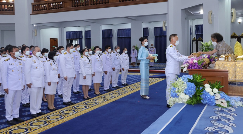 พระบาทสมเด็จพระเจ้าอยู่หัว ทรงพระกรุณาโปรดเกล้าฯ ให้ สมเด็จพระกนิษฐาธิราชเจ้า กรมสมเด็จพระเทพรัตนราชสุดาฯ สยามบรมราชกุมารี เสด็จลงแทนพระองค์ สมเด็จพระนางเจ้าสิริกิติ์ พระบรมราชินีนาถ พระบรมราชชนนีพันปีหลวง พระราชทานพระราชวโรกาสให้คณะข้าราชการฝ่ายตุลาการศาลยุติธรรมและคู่สมรสเฝ้าฯ ถวายพระพรชัยมงคล เนื่องในโอกาสวันเฉลิมพระชนมพรรษา 91 พรรษา

