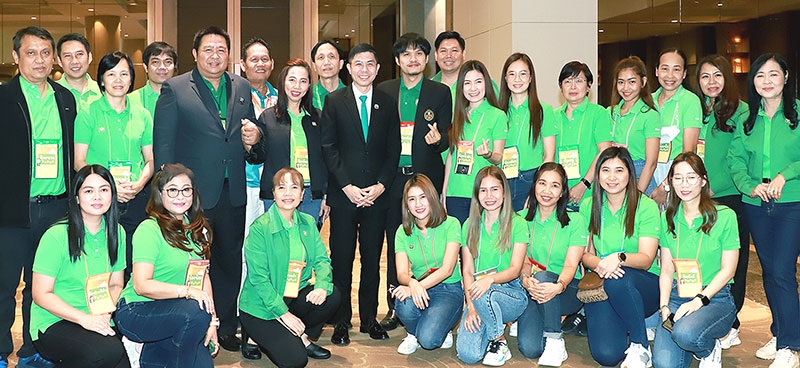ธนาคารพัฒนาชนบทที่ยั่งยืน : ฉัตรชัย ศิริไล ผจก.ธนาคารเพื่อการเกษตรและสหกรณ์การเกษตร (ธ.ก.ส.) เปิดงาน “Happy 8 สุขใจ วัยเกษียณ Freshy” โดยมี เชษฐา แหล่ป้อง ผช.ผจก.,
สุทธินันท์ บุญมี รอง ผอ.ฝ่ายทรัพยากรมนุษย์, บัญชา ฤทธิ์เดช ผช.ผอ.ฝ่ายทรัพยากรมนุษย์, ธีระวัฒ พินโย
รองเลขาธิการสหภาพแรงงาน ธ.ก.ส.ร่วมงาน ที่โรงแรมมิราเคิล แกรนด์ คอนเวนชั่น เขตหลักสี่

