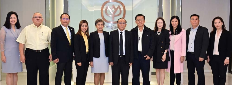 CPF Food Standard : สมพร เจิมพงศ์ ผอ.ใหญ่ ธุรกิจสุกร บมจ.เจริญโภคภัณฑ์อาหาร (ซีพีเอฟ) เปิดตัว “โครงการมาตรฐานอาหารซีพีเอฟ” เพื่อนำมาประยุกต์ใช้กับธุรกิจสุกรตลอดห่วงโซ่คุณค่า นำร่อง “แปดริ้วโมเดล” ตอกย้ำความเชื่อมั่นผู้บริโภคและผู้มีส่วนได้เสียให้มั่นใจในผลิตภัณฑ์ของซีพีเอฟที่มีมาตรฐานเดียวกันทั้งหมด โดยมี อนรรฆวี ชูรัตน์ และ นลินี โรบินสัน และคณะผู้บริหารซีพีเอฟ ร่วมพิธี

