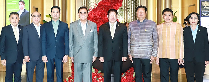 50 ปี กรมวิชาการเกษตร : ร.อ.ธรรมนัส พรหมเผ่า รมว.เกษตรและสหกรณ์ เปิดงานแถลงผลงานกรมวิชาการเกษตร ปี 2566
โดยมี ดร.อัศวิน อิงคะกุล ประธาน มิราเคิล กรุ๊ป, อนัคพล อิงคะกุล รองประธาน มิราเคิล กรุ๊ป, ปริญญา หงส์เลิศลักษณ์ ผู้จัดการทั่วไป โรงแรมอัศวิน แกรนด์ฯ พร้อมด้วย ระพีภัทร์ จันทร์ศรีวงศ์ อธิบดีกรมวิชาการเกษตร, วิศิษฐ์ ศรีสุวรรณ์ อธิบดีกรมส่งเสริมสหกรณ์, อัญมณี ถิรสุทธิ์ อธิบดีกรมตรวจบัญชีสหกรณ์ และ ดร.วิณะโรจน์ ทรัพย์ส่งสุข เลขาธิการ ส.ป.ก.ร่วมต้อนรับ ที่ โรงแรมอัศวิน แกรนด์ คอนเวนชั่น

