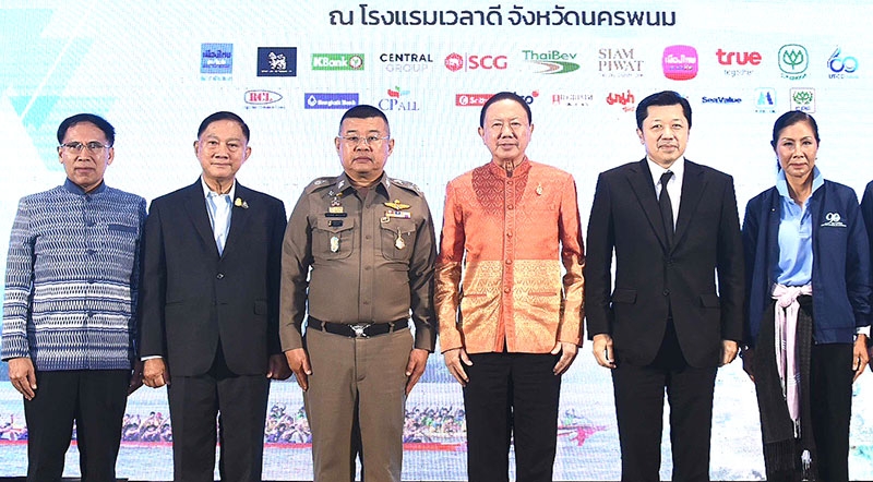 สนับสนุนภาคธุรกิจ : สนั่น อังอุบลกุล เชิญ พล.ต.อ.ดำรงศักดิ์ กิตติประภัสร์ ผบ.ตร. บรรยายเรื่อง “การเสริมภูมิคุ้มกันภัยอาชญากรรมทางเทคโนโลยี” ให้แก่สมาชิกหอการค้าภาคอีสาน 20 จังหวัด
โดยมี ศุภชัย เจียรวนนท์ ปธ.คณะผู้บริหาร เครือเจริญโภคภัณฑ์ ร่วมบรรยายหัวข้อ “การสร้างความ
สามารถในการแข่งขันฯ” และ วันชัย จันทร์พร ผวจ.นครพนม ร่วมงาน ที่ โรงแรมเวลาดี จ.นครพนม

