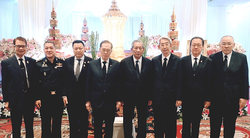 ร่วมอาลัย : พินิจ จารุสมบัติ อดีตรองนายกรัฐมนตรี เป็นประธานในพิธีสวดพระอภิธรรมศพ
คุณแม่ทิพย์วรรณ จิรชนานนท์ มารดา พ.ต.อ.โกวิทย์ จิรชนานนท์ และ พล.อ.สุวิทย์ จิรชานานนท์ โดยมี ไพรัช วรปาณิ และ กิตติพงษ์ เตรัตนชัย นายกกิตติมศักดิ์เกียรติคุณถาวร สมาคมวิเทศพาณิชย์ไทย-จีน ร่วมพิธี ณ วัดเทพศิรินทราวาส

