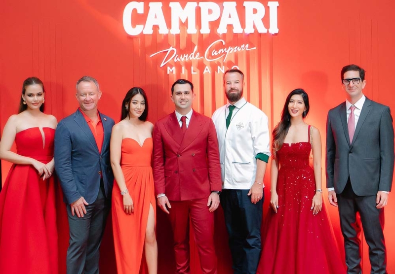 ฉลอง 11 ปีในไทย : แดลเนียล ชวาล์บ กก.ผจก.ภูมิภาคเอเชียตะวันออกเฉียงใต้ฯ CAMPARI GROUP และ ฟิลิป บิสชอฟ ผจก.ฝ่ายเครื่องดื่ม BKK Social Club จัดงาน “Negroni Week Opening Night” เพื่อระดมทุนมอบให้ Slow Food องค์กรรณรงค์ด้านวัฒนธรรมอาหารสู่ชุมชนท้องถิ่น ที่ โรงแรมโฟร์ซีซั่นส์

