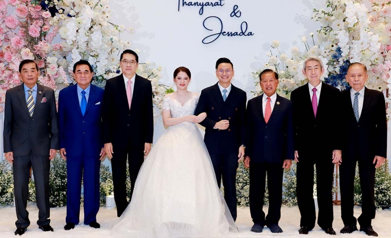 เริ่มต้นชีวิตคู่ : องอาจ คล้ามไพบูลย์ อดีตรัฐมนตรีประจำสำนักนายกรัฐมนตรี เป็นประธานในพิธีฉลองมงคลสมรส ระหว่าง ธัญญารัตน์ กิตติวรรณารักษ์ บุตรี สุรัตน์ กิตติวรรณารักษ์ - กชพรรณ สลัดทุกข์ กับ เจษฎา อิงคภัทรางกูร บุตร ธนเดช - ณัฏฐ์ชานันท์ อิงคภัทรางกูร โดยมี ประจักษ์ ตั้งคารวคุณ, วิบูลย์ เลาหพงศ์ชนะ, กิตติพงษ์ เตรัตนชัย,
ดร.อัศวิน อิงคะกุล และ วันนิวัติ ศรีไกรวิน ร่วมอวยพรบ่าวสาว ณ โรงแรมอัศวิน แกรนด์ คอนเวนชั่น เขตหลักสี่ กรุงเทพฯ