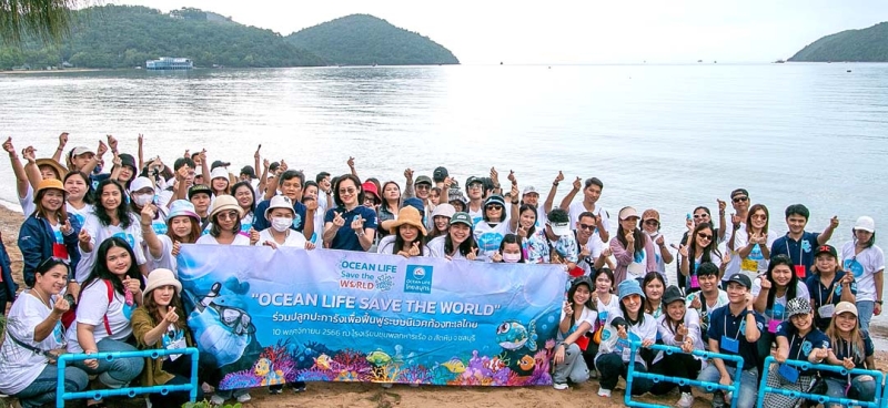 ส่งเสริมความยั่งยืน : หนึ่งฤทัย นิ่มจินดา Chief Corporate & Group Life Insurance Officer บมจ.
ไทยสมุทรประกันชีวิต จัดกิจกรรม “OCEAN LIFE Save The World” นำลูกค้าไปร่วมปลูกปะการัง
เพื่อฟื้นฟูระบบนิเวศท้องทะเลไทย ที่ โรงเรียนชุมพลทหารเรือ พร้อมมอบประสบการณ์สุด Exclusive
พาลูกค้าล่องเรือยอชต์ ที่โอเชี่ยน มารีน่า ยอร์ช คลับ และสัมมนา ที่โรงแรมไอยรา แกรนด์ โฮเต็ล พัทยา