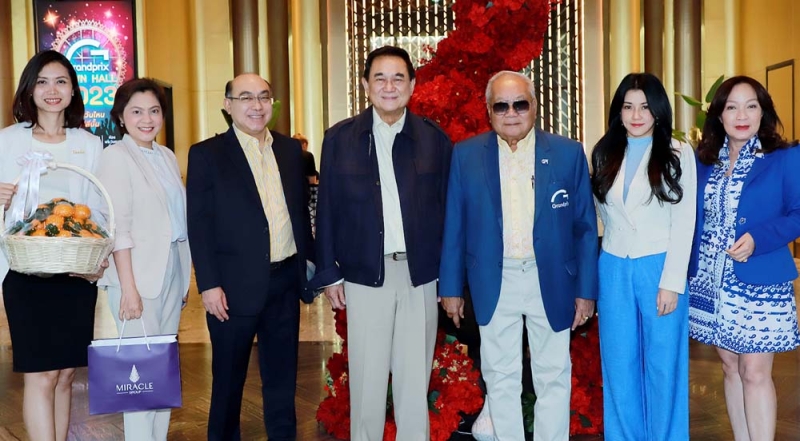 ยานยนต์ไทยสู่นานาชาติ : ดร.อัศวิน อิงคะกุล ปธ.กก.บห.มิราเคิล กรุ๊ป ต้อนรับ ดร.ปราจิน เอี่ยมลำเนา
ปธ.จนท.บห.บมจ.กรังด์ปรีซ์ อินเตอร์เนชั่นแนล ในโอกาสมาเปิดการประชุม “Grandprix TOWN HALL 2023” โดยมี ปริญญา หงส์เลิศลักษณ์ ผจก.ทั่วไป โรงแรมอัศวิน แกรนด์ฯ และ
นาถวีณา ล้อมทรัพย์ ผอ.ฝ่ายสื่อสารการตลาด ร่วมต้อนรับ ที่ โรงแรมอัศวิน แกรนด์ คอนเวนชั่น

