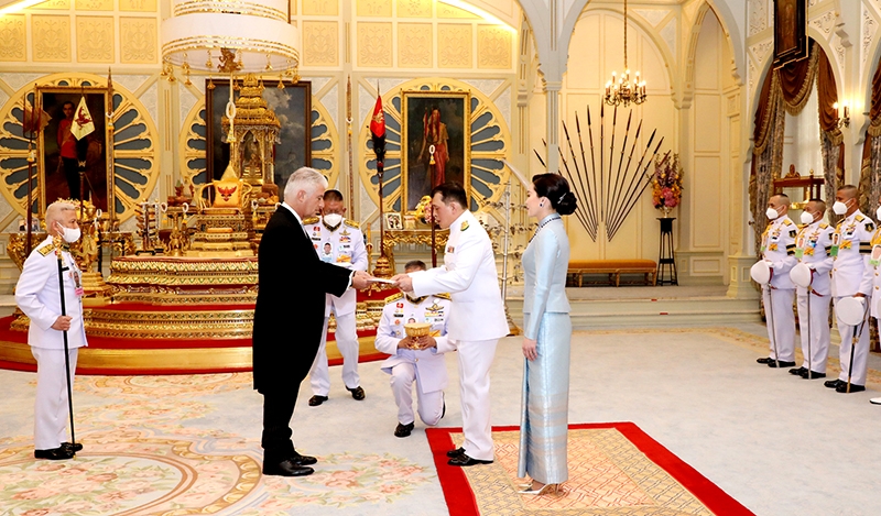 พระบาทสมเด็จพระปรเมนทรรามาธิบดีศรีสินทรมหาวชิราลงกรณ พระวชิรเกล้าเจ้าอยู่หัว และ สมเด็จพระนางเจ้าสุทิดา พัชรสุธาพิมลลักษณ
พระบรมราชินี เสด็จออก ณ พระที่นั่งอัมพรสถาน พระราชวังดุสิต กรุงเทพมหานคร พระราชทานพระบรมราชวโรกาสให้ นายแอ็นสท์ ว็อล์ฟกัง ไรเชิล (Mr. Ernst Wolfgang Reichel) ซึ่งมีถิ่นพำนักอยู่ที่กรุงเทพมหานคร เฝ้าทูลละอองธุลีพระบาท ถวายอักษรสาส์น
ตราตั้ง เป็นเอกอัครราชทูตวิสามัญผู้มีอำนาจเต็มแห่งสหพันธ์สาธารณรัฐเยอรมนีประจำราชอาณาจักรไทย เมื่อวันเสาร์ที่ 27 มกราคม 2567