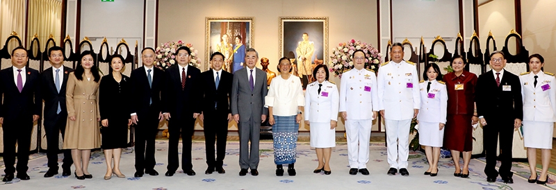 สมเด็จพระกนิษฐาธิราชเจ้า กรมสมเด็จพระเทพรัตนราชสุดาฯ สยามบรมราชกุมารี เสด็จออก ณ วังสระปทุม พระราชทานพระราชวโรกาสให้ นายหวัง อี้
(H.E. Mr. Wang Yi) รัฐมนตรีว่าการกระทรวงการต่างประเทศ สาธารณรัฐประชาชนจีน เฝ้าทูลละอองพระบาท เมื่อวันอาทิตย์ที่ 28 มกราคม 2567 เวลา 15.00 น.
ในโอกาสเดินทางเยือนไทยอย่างเป็นทางการ ในฐานะแขกของกระทรวงการต่างประเทศ เพื่อส่งเสริมความร่วมมือในสาขาต่างๆ อาทิ การค้า การลงทุน ความมั่นคง
วัฒนธรรม การท่องเที่ยว โดยเฉพาะอย่างยิ่ง การยกเว้นวีซ่าไทย - จีน ถาวร ที่จะมีผลตั้งแต่วันที่ 1 มีนาคม 2567 พร้อมแลกเปลี่ยนความเห็นในประเด็นอื่นๆ

