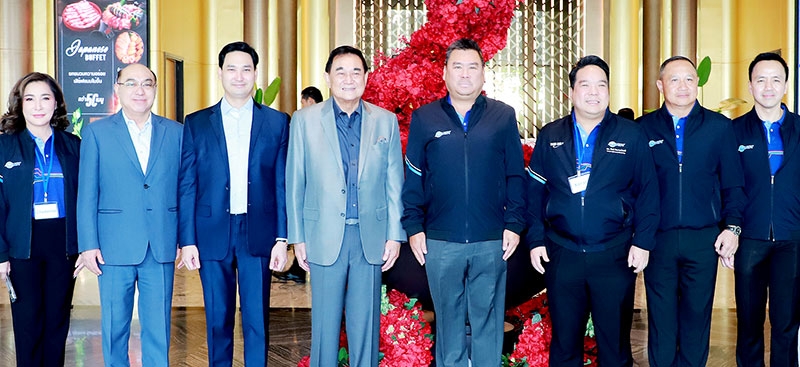 เดินหน้าพัฒนา : พล.ต.อ.วิสนุ ปราสาททองโอสถ ปธ.กก.บมจ.ท่าอากาศยานไทย เปิดการประชุมหัวข้อ “Stretch and Align Aspiration Airports
of Thailand” โดยมี ดร.อัศวิน - อนัคพล อิงคะกุล ประธาน และ รองประธานมิราเคิล กรุ๊ป, ปริญญา หงส์เลิศลักษณ์ ผจก.ทั่วไป โรงแรมอัศวิน แกรนด์ฯ ต้อนรับคณะ กก.ทอท. อาทิ กีรติ กิจมานะวัฒน์ กก.ผอ.ใหญ่ และเลขานุการคณะกรรมการ ทอท., พล.อ.อ.มนัท ชวนะประยูร, พันธ์ทอง ลอยกุลนันท์ และ ฉฎาณิศา ชำนาญเวช รอง กก.ผอ.ใหญ่ สายงานทรัพยากรบุคคลฯ ทอท. ที่ โรงแรมอัศวิน แกรนด์ คอนเวนชั่น

