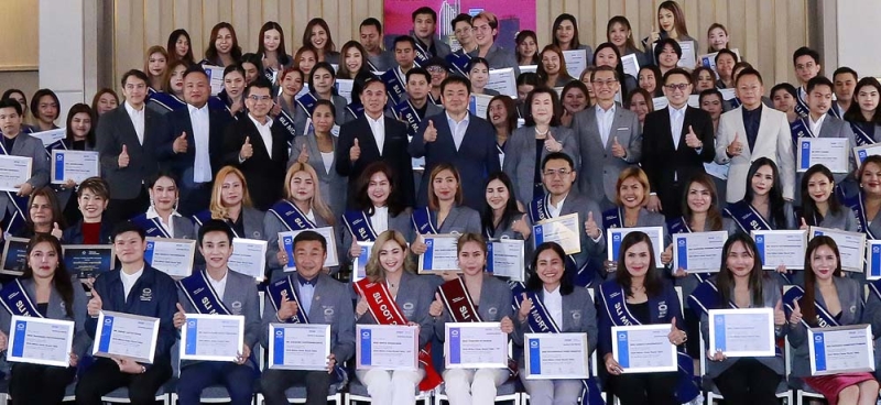ธุรกิจประกันชีวิต : พรประภา สุกรีภิรมย์ ผช.ปธ.จนท.บห.และ กก.ผจก.บมจ.ซัมซุง ประกันชีวิต (ประเทศไทย) จัดประชุม “MDRT APPRECIATION DAY” โดยมี ซังฮี โคว ปธ.จนท.บห.และ
กก.ผจก., ภรต ยมจินดา ที่ปรึกษา ปธ.จนท.บห., ชาญ เยาวะนิจ ปธ.จนท.สายงานช่องทางจัดจำหน่าย
ผ่านตัวแทน พร้อมด้วยผู้บริหารฝ่ายขาย ร่วมงาน ที่ โรงแรมอัศวิน แกรนด์ คอนเวนชั่น เขตหลักสี่

