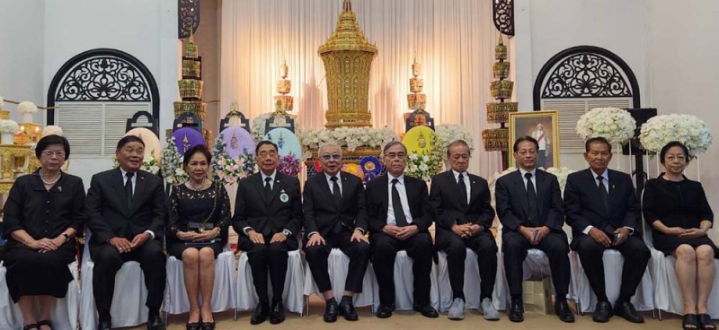 เพื่อน ปรอ.1 ร่วมอาลัย : สมบัติ อุทัยสาง อดีต รมช.คมนาคม เป็นประธานในงานสวดพระอภิธรรมศพ ศ.พิเศษ ดร.สันทัด โรจนสุนทร โดยมี ดร.โชคชัย อักษรนันท์, ดร.ชุมพล พรประภา,
เปล่งศักดิ์ ประกาศเภสัช, ศ.ดร.สุชาติ-วัชรี ธาดาธำรงเวช, จักก์ชัย พานิชพัฒน์, โอฬาร
อัศวฤทธิกุล, สุจิวรรณ อุทัยสาง และ วราภรณ์ พิชญ์พงศ์ศา ร่วมงาน ณ วัดเทพศิรินทราวาสราชวรวิหาร

