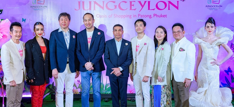 โฉมใหม่ “จังซีลอน” : โสภณ สุวรรณรัตน์ ผวจ.ภูเก็ต เปิดงาน “The New Chapter Jungceylon” พร้อม
ให้บริการเต็มรูปแบบอย่างเป็นทางการ โดยมีคณะผู้บริหาร Mr. Sherman Kwek, Mr. Kwek Eik Sheng,
Ms. Yiong Yim Ming, Mr. Chia Ngiang Hong, ประวิช จรรยาสิทธิกุล ประธานเจ้าหน้าที่บริหาร และ
สุชาติ เจียรานุสสติ กรรมการบริหาร บจก.ภูเก็ตสแควร์ ต้อนรับ ที่ ศูนย์การค้าจังซีลอน ป่าตอง ภูเก็ต