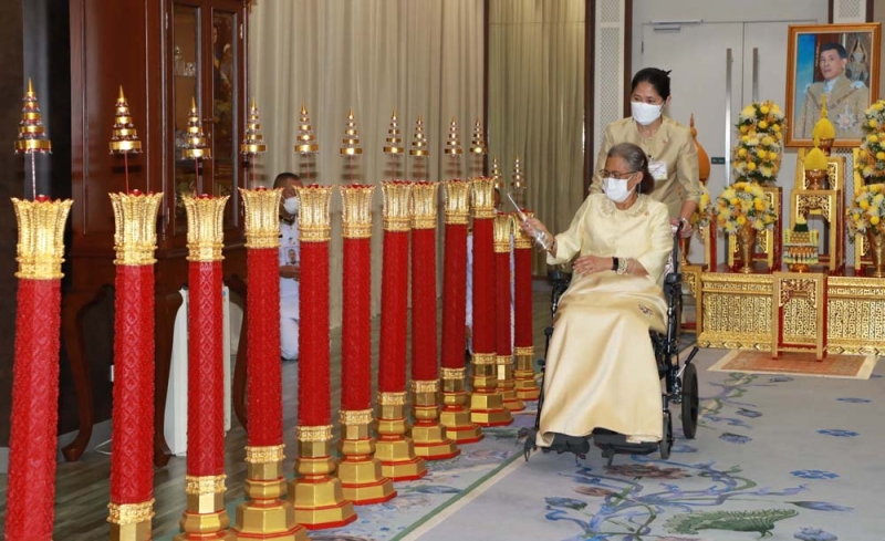 พระบาทสมเด็จพระเจ้าอยู่หัว ทรงพระกรุณาโปรดเกล้าโปรดกระหม่อมให้ สมเด็จพระกนิษฐาธิราชเจ้า กรมสมเด็จพระเทพ
รัตนราชสุดาฯ สยามบรมราชกุมารี เสด็จออกแทนพระองค์ ณ วังสระปทุม กรุงเทพมหานคร ทรงเจิมเทียนพรรษา สำหรับทรงพระราชอุทิศพระราชทานไปจุดบูชาพระรัตนตรัย และพุทธเจดียสถานตามพระอารามหลวงในกรุงเทพมหานคร และ
ต่างจังหวัด เนื่องในเทศกาลเข้าพรรษา ประจำปีพุทธศักราช 2567 เมื่อวันอาทิตย์ที่ 7 กรกฎาคม 2567 เวลา 13.09 น.

