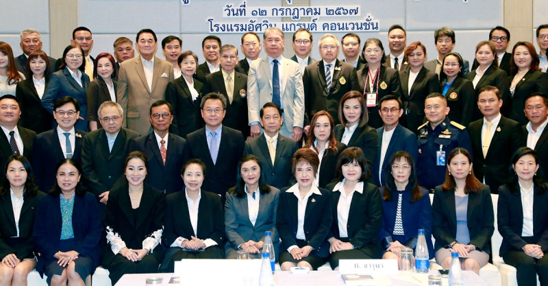 บสป.รุ่นที่ 3 : ศ.พิเศษ ดร.ชาญชัย แสวงศักดิ์ ประธานกรรมการบริหารหลักสูตรนักบริหารระดับสูงในกระบวนการยุติธรรมทางปกครอง เปิดโครงการ
อบรม “นักบริหารระดับสูงในกระบวนการยุติธรรมทางปกครอง” เพื่อสร้างความรู้ความเข้าใจเกี่ยวกับหลักกฎหมายมหาชน กฎหมายปกครอง ฯลฯ
ให้แก่ผู้บริหารระดับสูงทั้งภาครัฐและภาคเอกชน จัดโดย ไพบูลย์ เสียงก้อง ปธ.กก.มูลนิธิวิจัยและพัฒนากระบวนการยุติธรรมทางปกครอง โดยมี
สุชาติ มงคลเลิศลพ รองประธานศาลปกครองสูงสุด และ ดร.อัศวิน อิงคะกุล ประธาน มิราเคิล กรุ๊ป ร่วมอบรม ที่ โรงแรมอัศวิน แกรนด์ คอนเวนชั่น

