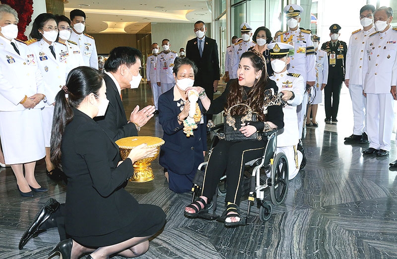 ศาสตราจารย์ ดร.สมเด็จพระเจ้า
น้องนางเธอ เจ้าฟ้า
จุฬาภรณวลัยลักษณ์
อัครราชกุมารี กรมพระศรี
สวางควัฒน วรขัตติยราชนารี
เสด็จเป็นองค์ประธานพิธีพระราชทานรางวัลสมเด็จเจ้าฟ้าจุฬาภรณ์
ประจำปี 2566 และ
เปิดประชุมวิชาการ
เรื่อง “Thailand Against Cancer
as One” ณ โรงแรม
อัศวิน แกรนด์ คอนเวนชั่น โดยมี
ดร.อัศวิน อิงคะกุล
ประธาน มิราเคิล กรุ๊ป และคณะ
ผู้บริหาร เฝ้ารับเสด็จ