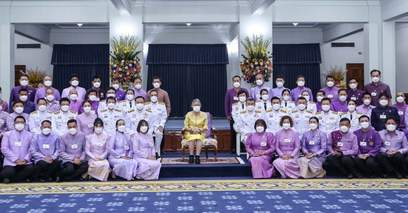 สมเด็จพระกนิษฐาธิราชเจ้า กรมสมเด็จพระเทพรัตนราชสุดาฯ สยามบรมราชกุมารี เสด็จออก ณ ศาลาดุสิดาลัย สวนจิตรลดา พระราชทาน
พระราชวโรกาสให้ นายอนุทิน ชาญวีรกูล รองนายกรัฐมนตรี และรัฐมนตรีว่าการกระทรวงมหาดไทย นำคณะผู้บริหารกระทรวงมหาดไทย และกรมการพัฒนาชุมชน พร้อมด้วยผู้นำตำบลเข้มแข็งตามหลักปรัชญาของเศรษฐกิจพอเพียง ดีเลิศระดับจังหวัด เฝ้าฯ ทูลเกล้าฯ ถวายเงิน
โดยเสด็จพระราชกุศลตามพระราชอัธยาศัย และเพื่อสมทบกองทุนพัฒนาเด็กและเยาวชนในถิ่นทุรกันดาร เมื่อวันศุกร์ที่ 19 กรกฎาคม 2567 เวลา 09.00 น.

